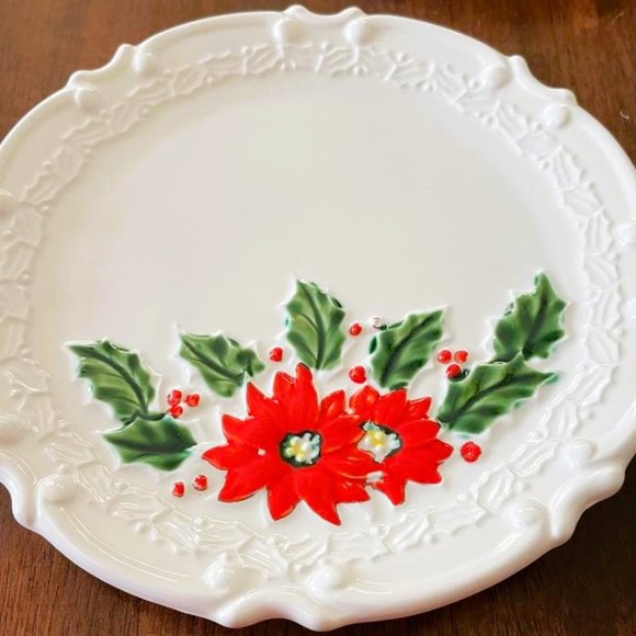 1-Christmas Porcelain Plate with Bright Red Poinsettia Made in Japan Salad Plate - Picture 3 of 4